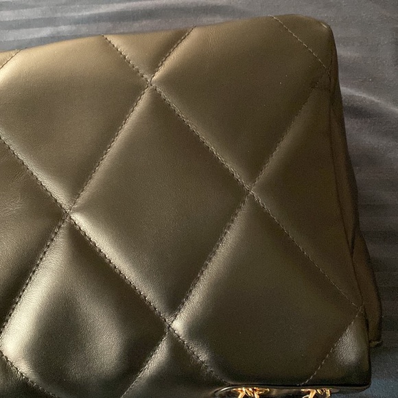 Greek calf quilted leather bag with gold chains - Picture 9 of 11